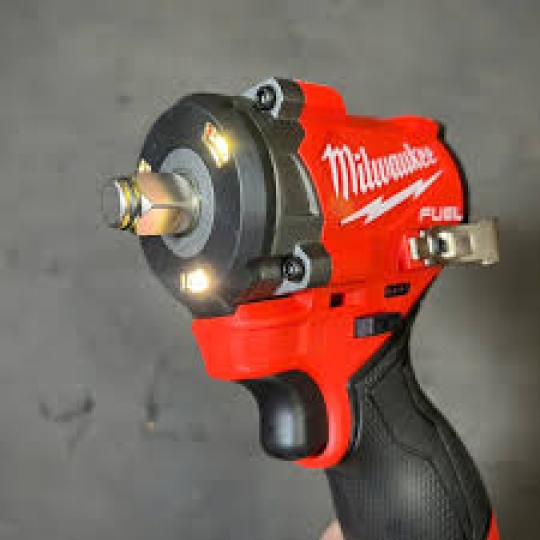 Máy siết bu lông Milwaukee M12 FIW2F12